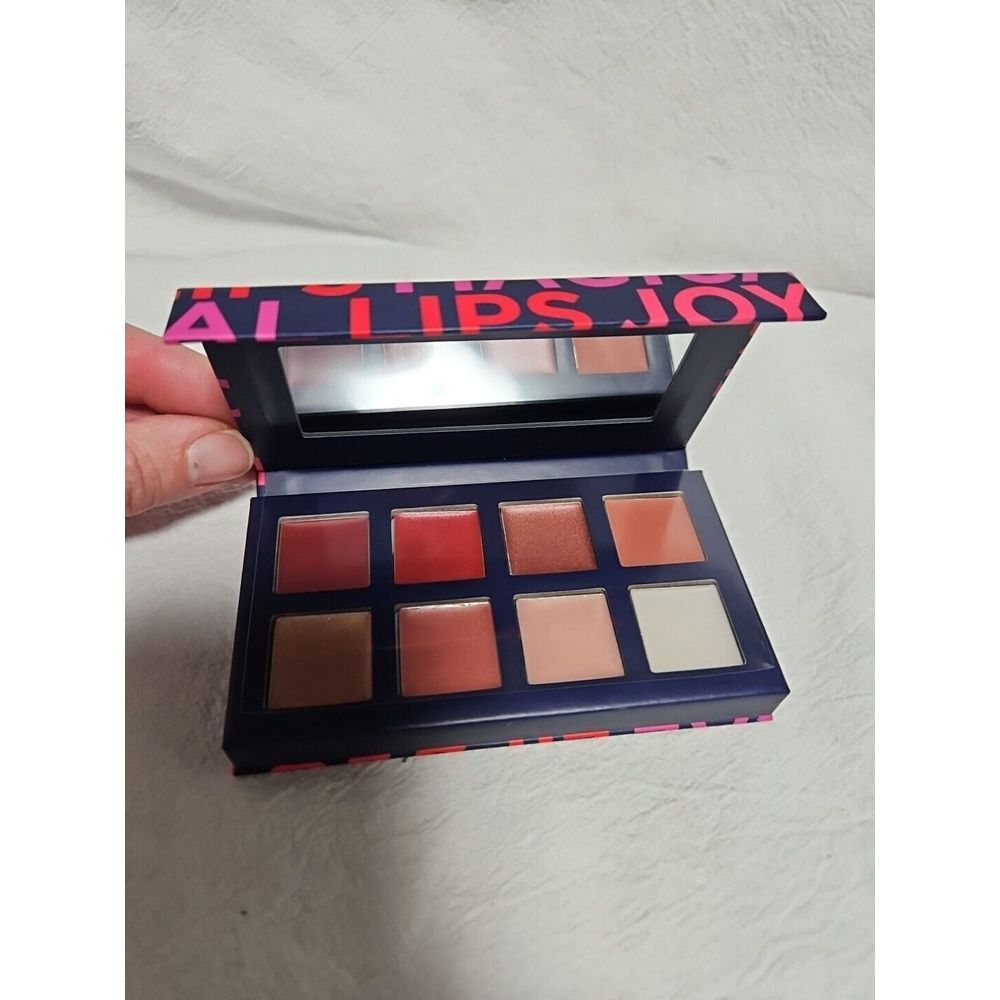AVON TRUE COLOR BEAUTIFUL 8 COLOR LIP PALETTE‎ - NEW IN BOX!!!!